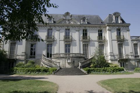 esl french france tours institut de touraine hero